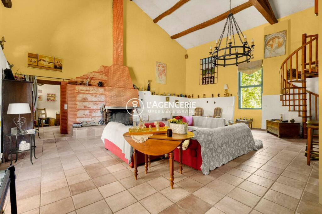 Propriété de charme rénovée — 478 m² habitables sur parc paysager avec piscine