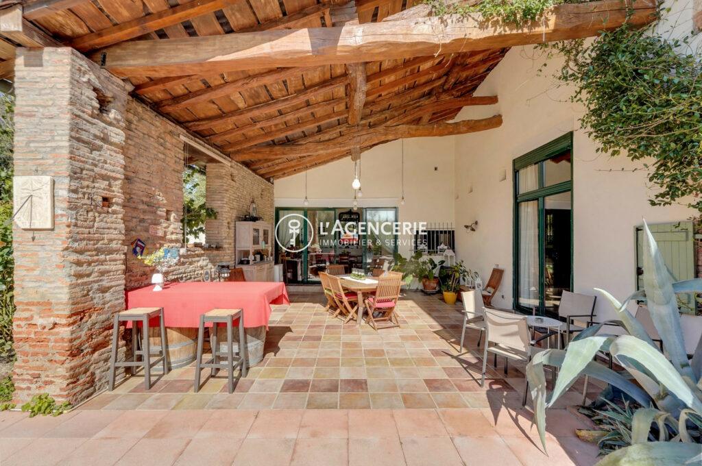 Propriété de charme rénovée — 478 m² habitables sur parc paysager avec piscine