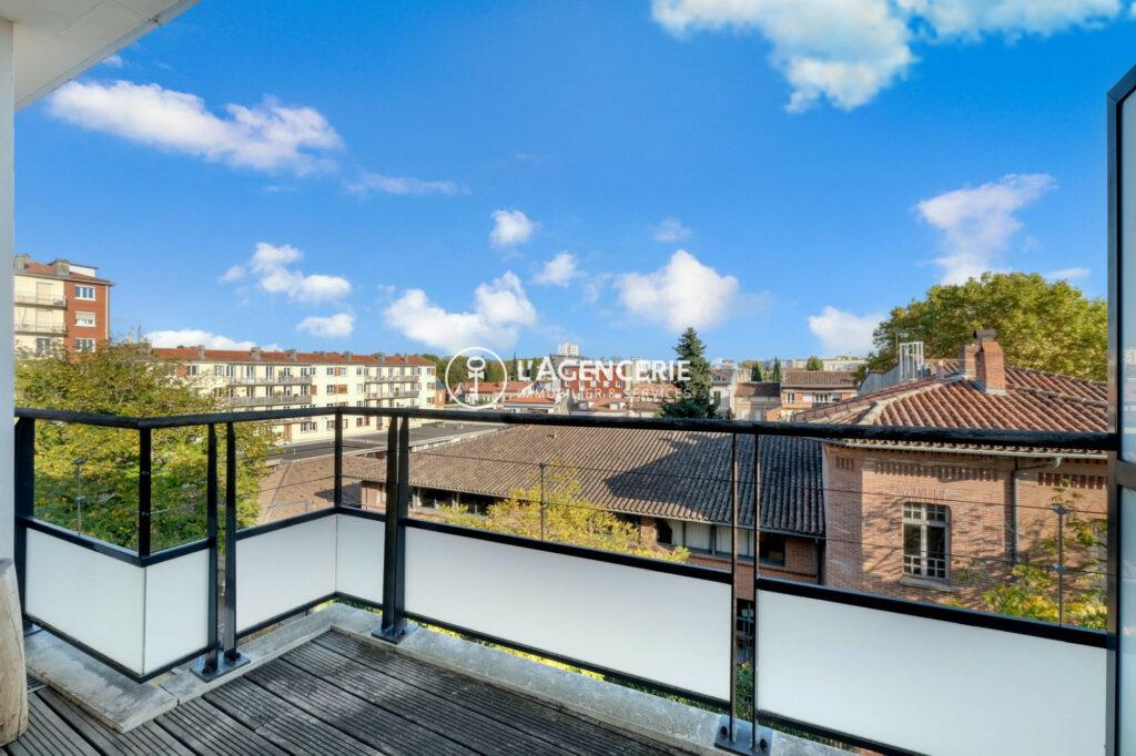 Busca, élégance urbaine – T2 lumineux avec terrasse et stationnement