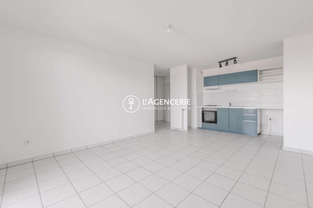 Appartement T3 avec terrasse, parking et cave
